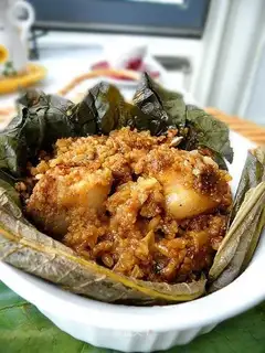 Steamed pork with lotus leaf flour