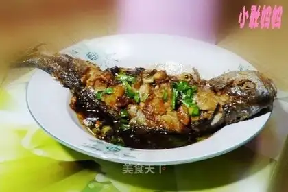 Sweet and sour yellow croaker