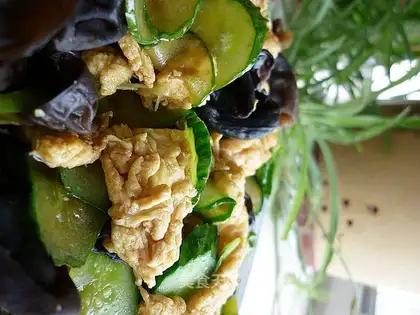 stir-fried cucumber with eggs and fungus