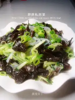Three shredded fungus salad