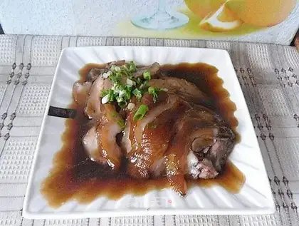 Sauce pork knuckle