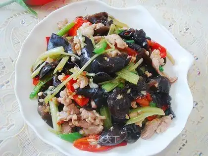 stir-fried pork with fungus