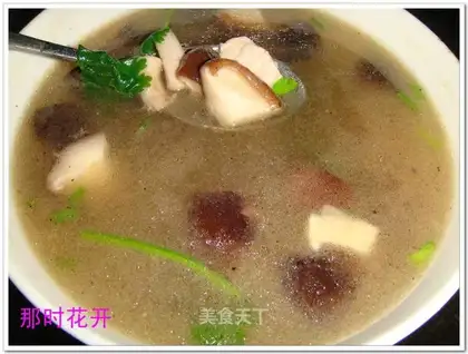Mushroom meat slices soup