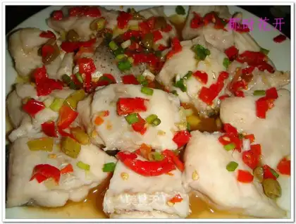 Fish pieces with chopped pepper