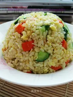 Fried rice with seasonal vegetables and eggs