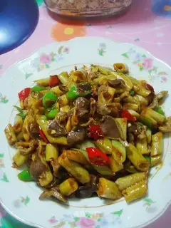 stir-fried chicken with bamboo shoots