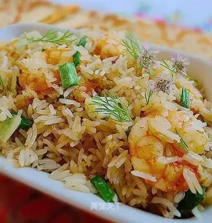 Fried rice with fresh shrimp, ginger and onion