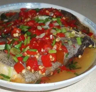 chopped pepper fish head