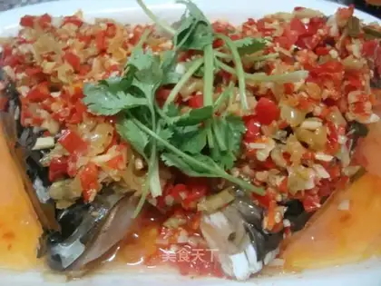 chopped pepper fish head