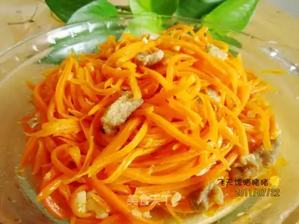 stir-fried pork with shredded carrot