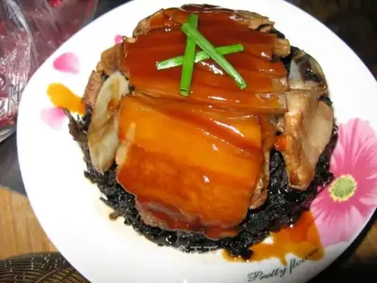 braised pork with dried vegetables and tomato