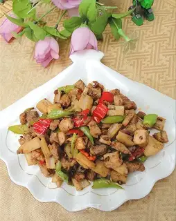 Sour and spicy diced pork
