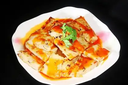Hong Kong-style golden radish cake
