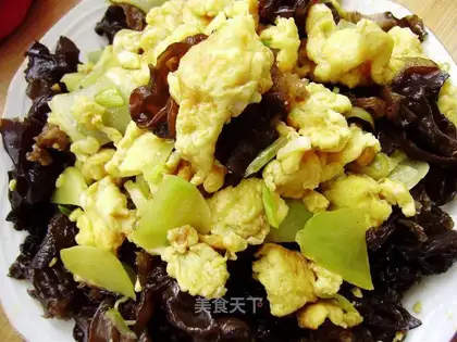 stir-fried cucumber with eggs and fungus