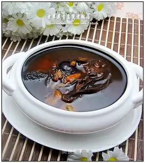 Cordyceps and Polygonum multiflorum stewed with old pigeon soup