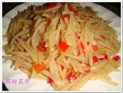 shredded potatoes with chopped pepper