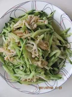 Mixed cucumber with golden lily