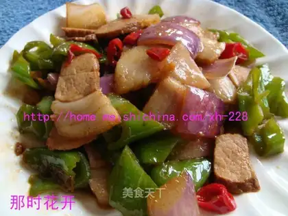stir-fried braised pork with green and red pepper