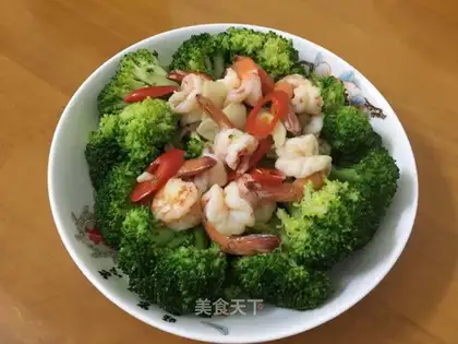 Shrimp balls with broccoli