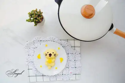 otter green bean cake