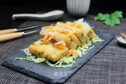 A broad shrimp carrot cake