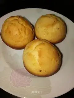 Coconut raisin dry marfin cake