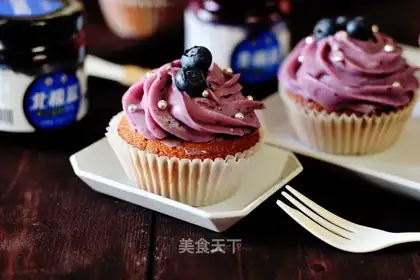 Blueberry cheese cupcakes