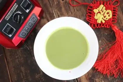 Soup of the blue and blue potatoes