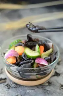 Mulberry salad
