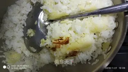 A pot of potato rice