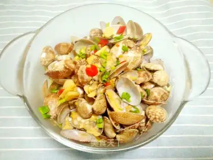 The wine and clams
