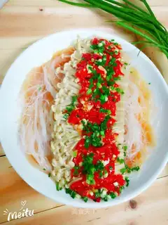 A pepper-cracker