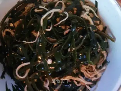 Gold needles, mixed seaweed