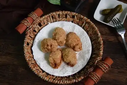 Sour cucumber fried chicken