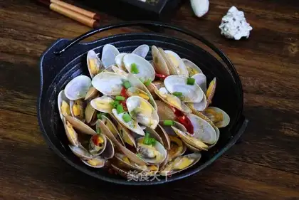The sauce clams