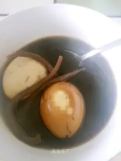 It's a sugar egg