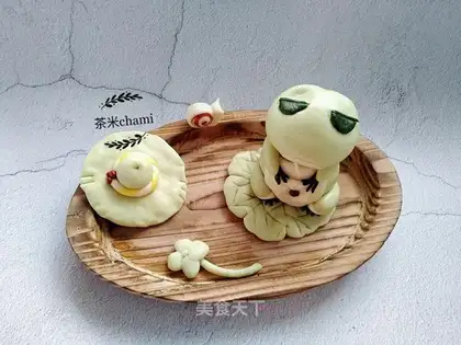 Traveling frog buns