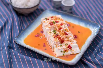 Red-oiled chicken and silky tofu