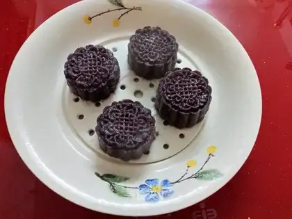 Steamed rice cake