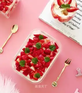 Strawberry box cake