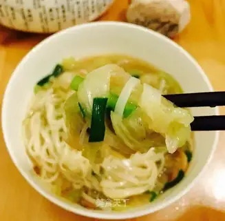 Big cabbage soup noodles