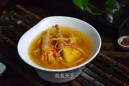 The worm and herb rabbit soup