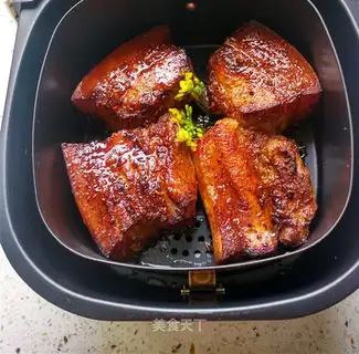 The air frying pot and the meat