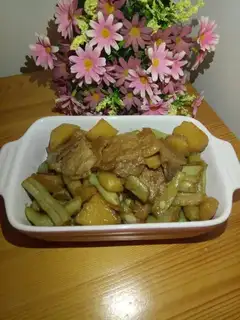 Five flowers and potatoes