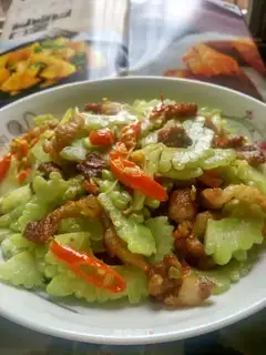 Five flowers and a bitter melon