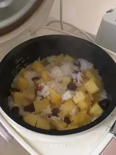 Pineapple dates