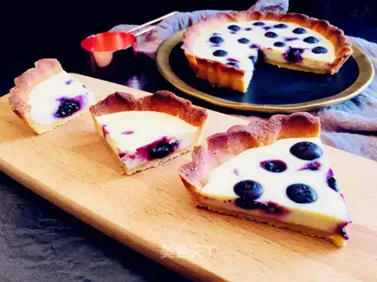 Cheese blueberry pie