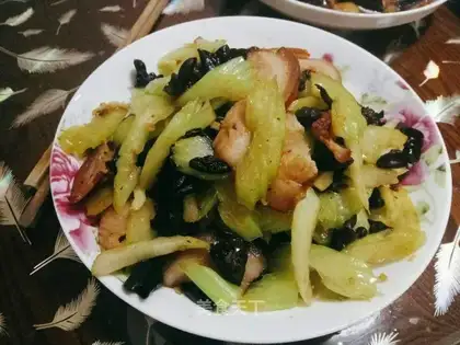 Celery with meat