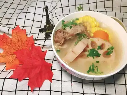 Pig's bones, corn soup