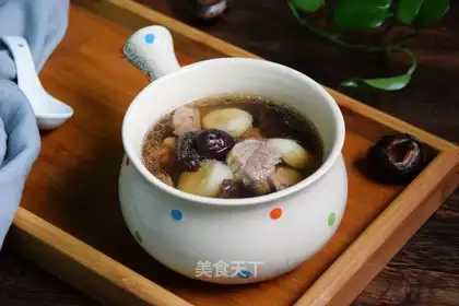 Horseshoes, mushrooms, lamb soup